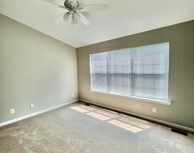 312 Stallion Square Ne - Photo Thumbnail 2