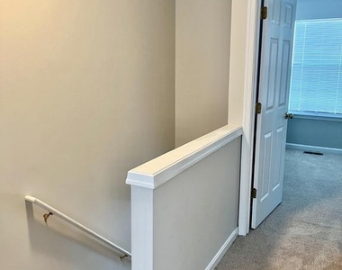 312 Stallion Square Ne - Photo Thumbnail 4