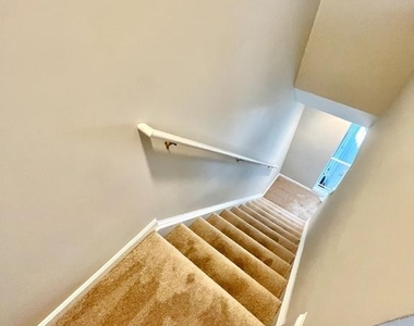 312 Stallion Square Ne - Photo Thumbnail 11