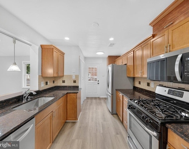 4906 Upland Drive - Photo Thumbnail 6