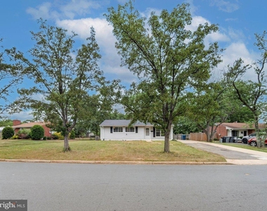 4906 Upland Drive - Photo Thumbnail 4
