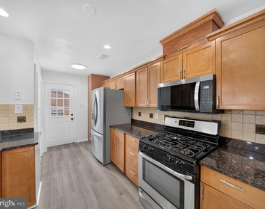 4906 Upland Drive - Photo Thumbnail 8