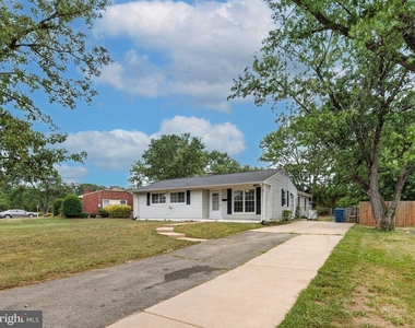 4906 Upland Drive - Photo Thumbnail 3