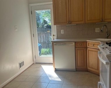 6204 Erman Court - Photo Thumbnail 5