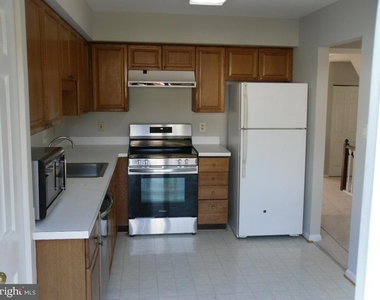 13312 Foxhole Drive - Photo Thumbnail 11