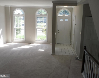 13312 Foxhole Drive - Photo Thumbnail 4