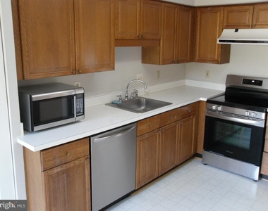 13312 Foxhole Drive - Photo Thumbnail 10