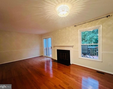 6279 Kerrydale Drive - Photo Thumbnail 3