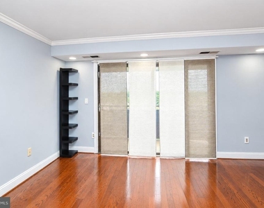 3101 S Manchester Street - Photo Thumbnail 2
