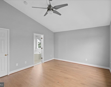 6350 Regal Oak Drive - Photo Thumbnail 18