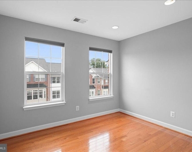 6350 Regal Oak Drive - Photo Thumbnail 24