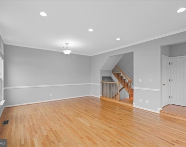 6350 Regal Oak Drive - Photo Thumbnail 10