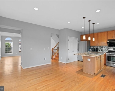 6350 Regal Oak Drive - Photo Thumbnail 5