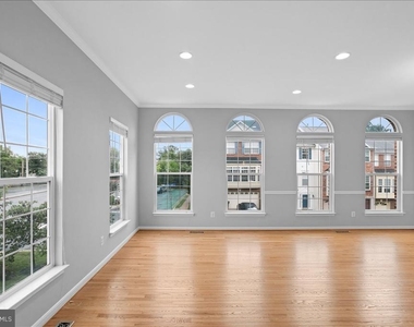 6350 Regal Oak Drive - Photo Thumbnail 3