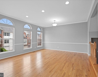 6350 Regal Oak Drive - Photo Thumbnail 14