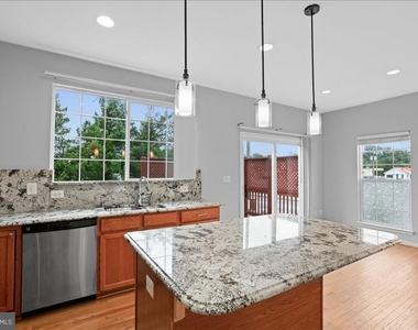 6350 Regal Oak Drive - Photo Thumbnail 7