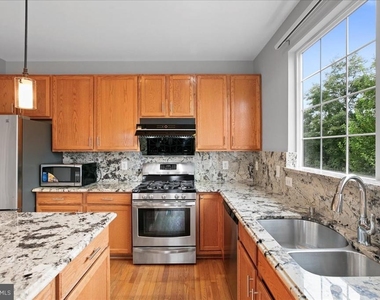 6350 Regal Oak Drive - Photo Thumbnail 17