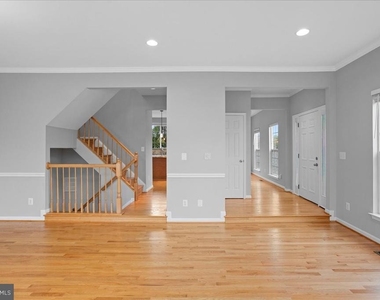 6350 Regal Oak Drive - Photo Thumbnail 11