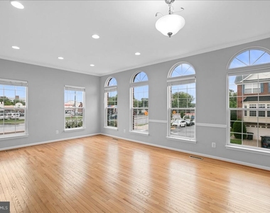 6350 Regal Oak Drive - Photo Thumbnail 12