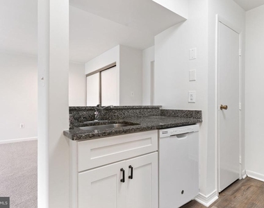5766 Rexford Court - Photo Thumbnail 9