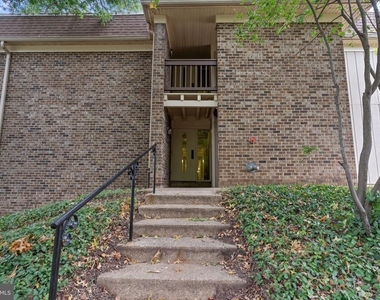 5766 Rexford Court - Photo Thumbnail 2
