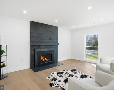 10704 Howerton Avenue - Photo Thumbnail 13