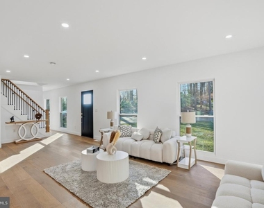 10704 Howerton Avenue - Photo Thumbnail 6