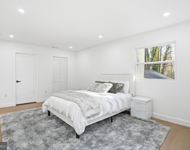 10704 Howerton Avenue - Photo Thumbnail 15