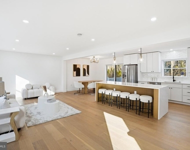 10704 Howerton Avenue - Photo Thumbnail 5