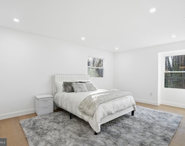 10704 Howerton Avenue - Photo Thumbnail 30