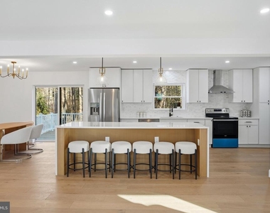 10704 Howerton Avenue - Photo Thumbnail 4