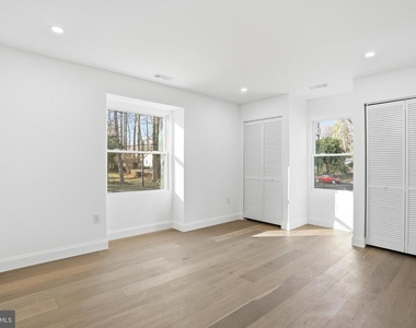 10704 Howerton Avenue - Photo Thumbnail 23