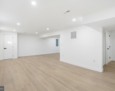 10704 Howerton Avenue - Photo Thumbnail 24