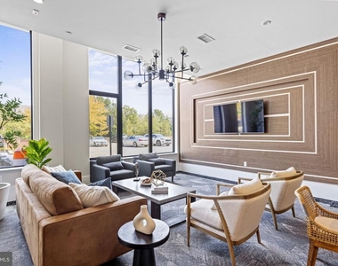 801 Fairfax Street - Photo Thumbnail 4