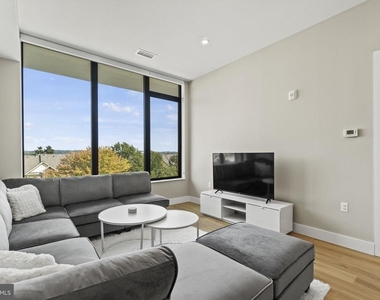 801 Fairfax Street - Photo Thumbnail 9