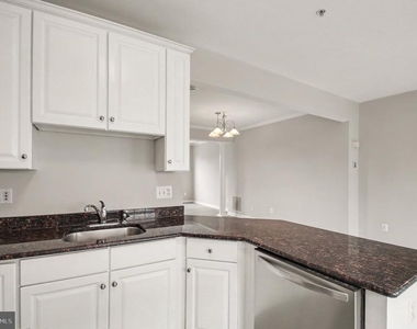 100 Meadows Lane - Photo Thumbnail 27