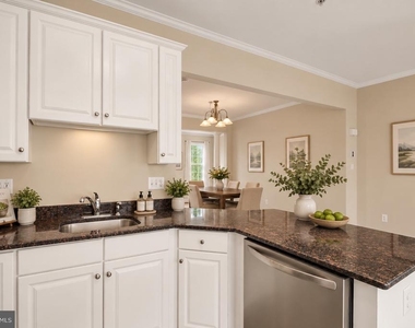 100 Meadows Lane - Photo Thumbnail 8