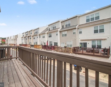 100 Meadows Lane - Photo Thumbnail 5