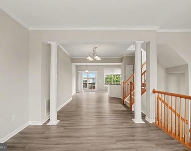 100 Meadows Lane - Photo Thumbnail 29
