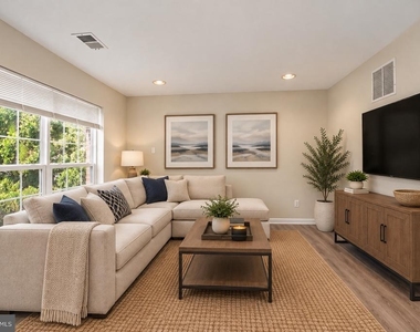 100 Meadows Lane - Photo Thumbnail 16