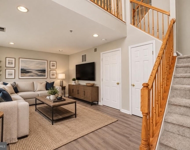 100 Meadows Lane - Photo Thumbnail 18
