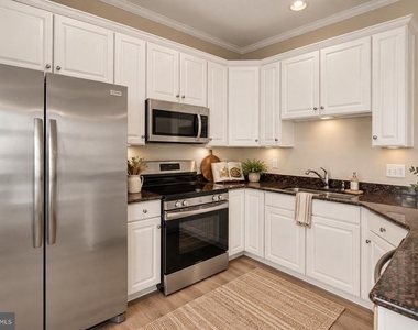 100 Meadows Lane - Photo Thumbnail 26
