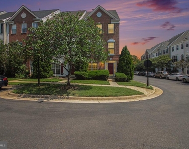 100 Meadows Lane - Photo Thumbnail 3