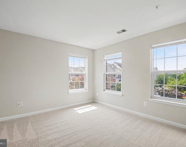 100 Meadows Lane - Photo Thumbnail 31