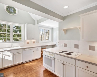 3916 Military Road - Photo Thumbnail 7