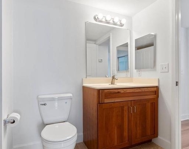 1205 N Garfield Street - Photo Thumbnail 14