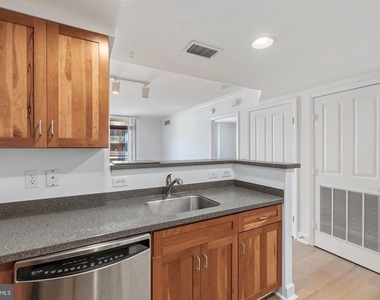1205 N Garfield Street - Photo Thumbnail 18