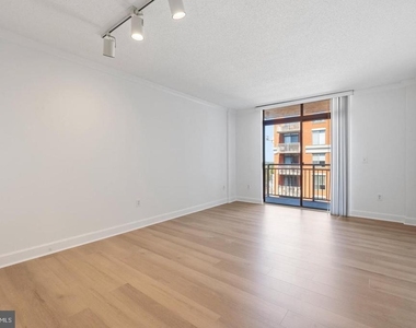 1205 N Garfield Street - Photo Thumbnail 7