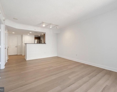 1205 N Garfield Street - Photo Thumbnail 2