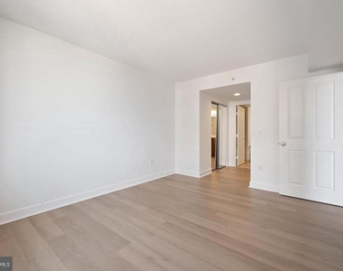1205 N Garfield Street - Photo Thumbnail 22